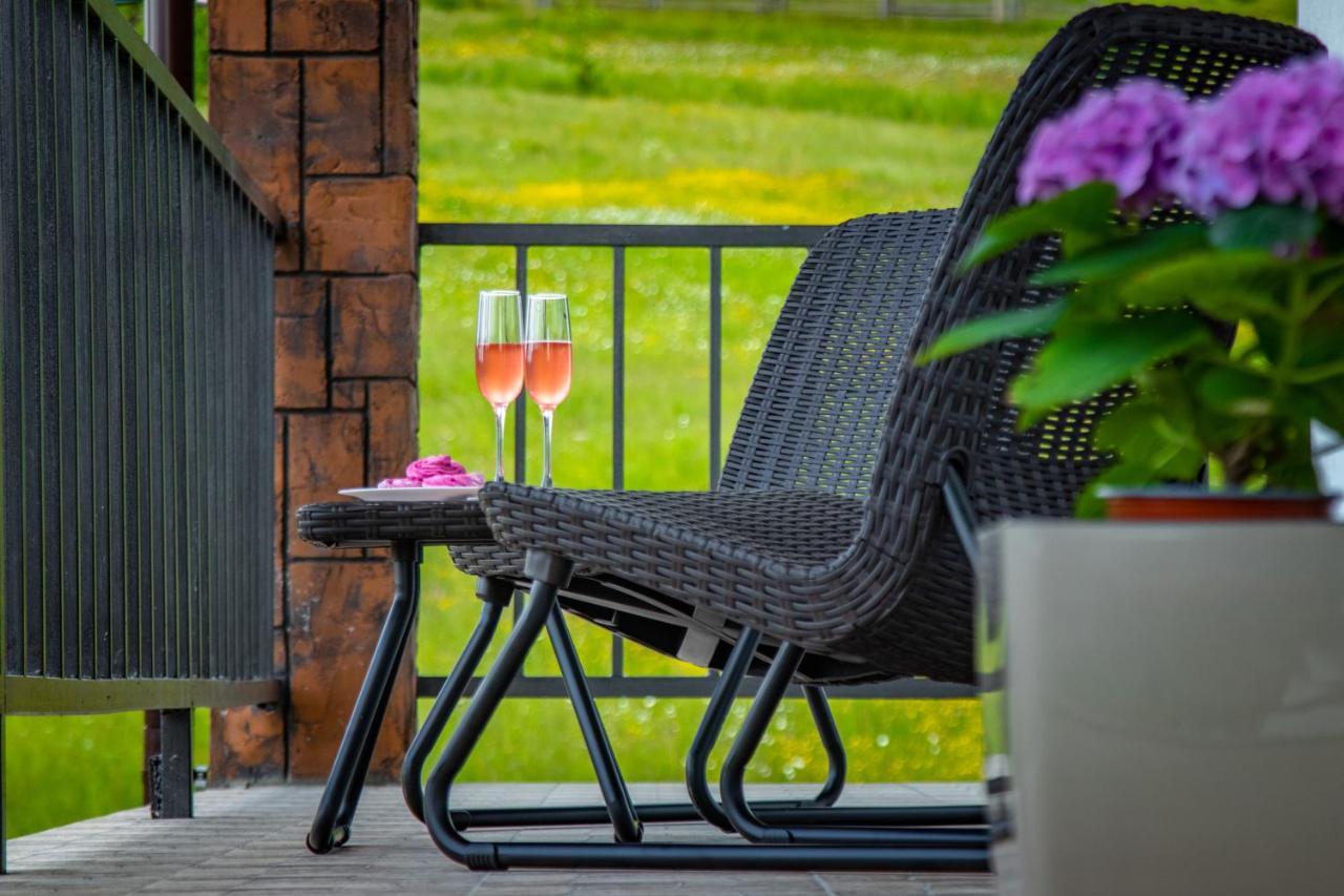 Chillax Hotell Bukovel Exteriör bild